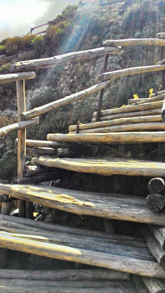 Лестница, ведущая к водопаду Рихтис