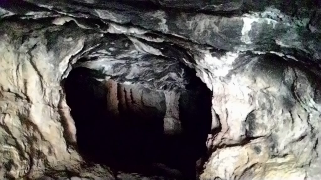 В пещере Милатос